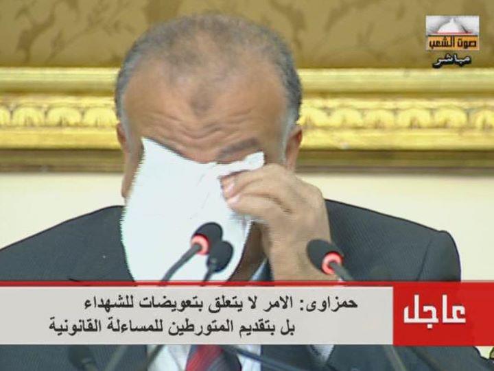 الكتاتني يبكي متأثرا بكلمة الشاعر